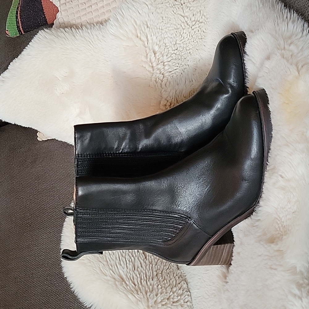 UGG Black Leather Chelsea Boots Size 9
